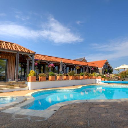 The Farmhouse Hotel And Restaurant Saint Saviour Exterior foto