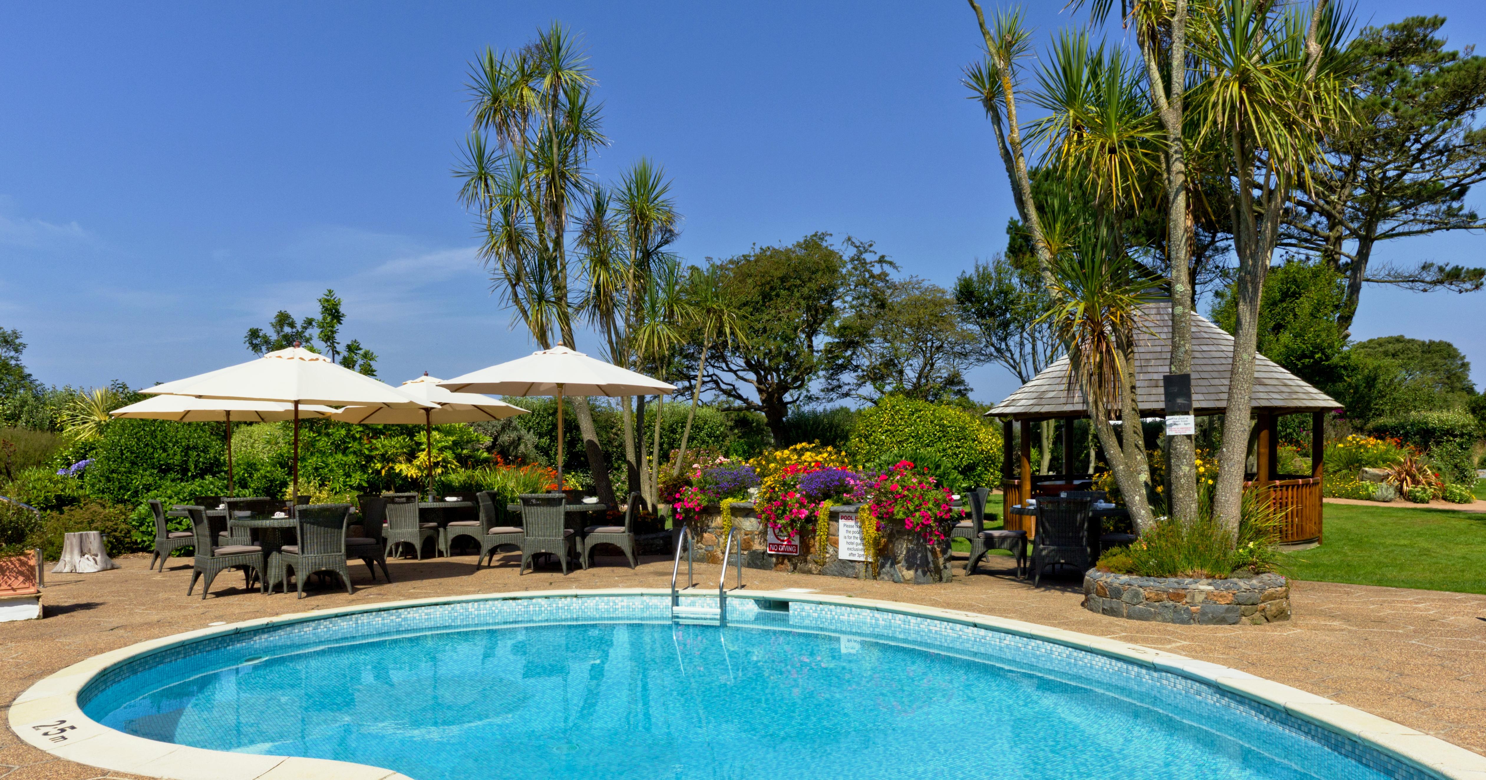 The Farmhouse Hotel And Restaurant Saint Saviour Facilidades foto