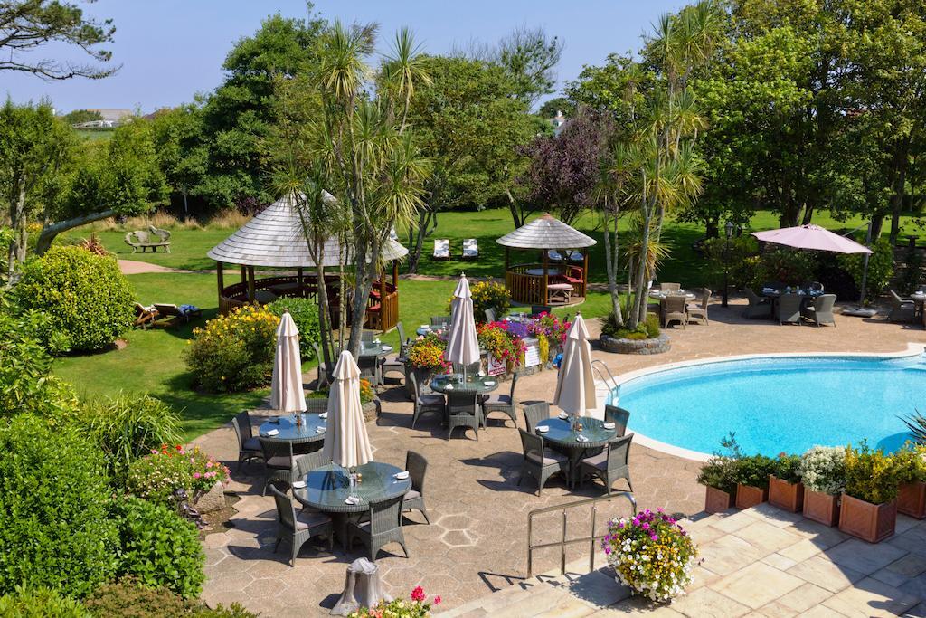 The Farmhouse Hotel And Restaurant Saint Saviour Facilidades foto
